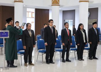 Rektor UNDIP Lantik 5 Pejabat Baru, Tekankan Peran Superkeeper dalam Peningkatan Kinerja