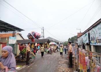 APPKBL Kwarran Pagerbarang Amankan Arus Mudik Di Pasar Karanganyar