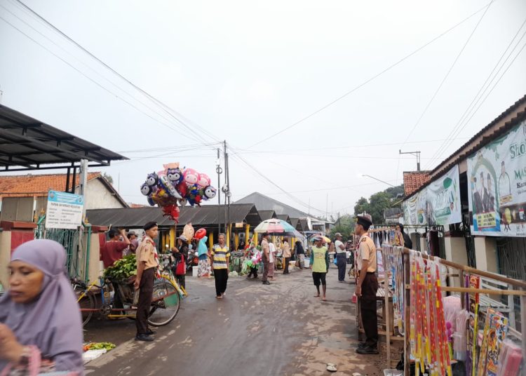APPKBL Kwarran Pagerbarang Amankan Arus Mudik Di Pasar Karanganyar 1 APPKBL Kwarran Pagerbarang Amankan Arus Mudik Di Pasar Karanganyar