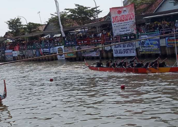 Bupati Faiz Kurniawan Dukung Pelestarian Tradisi Lomba Dayung di Kabupaten Batang