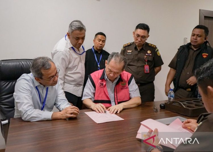 Kejaksaan Agung Limpahkan 9 Tersangka Kasus Korupsi Impor Gula 2015-2016 ke JPU 1 Kejaksaan Agung Limpahkan 9 Tersangka Kasus Korupsi Impor Gula 2015-2016 ke JPU