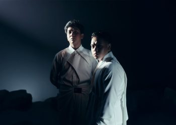 Lirik Lagu Daun Jatuh – Dewi (Official Video)