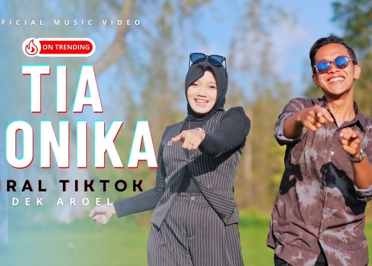 Lirik Lagu TIA MONIKA – DEK AROEL (Official Music Video)
