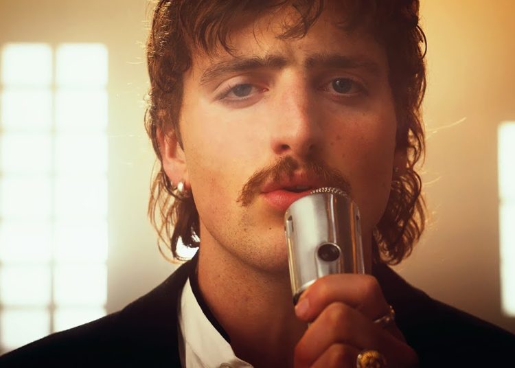 Lirik Lagu Benson Boone – Momma Song (Official Music Video)