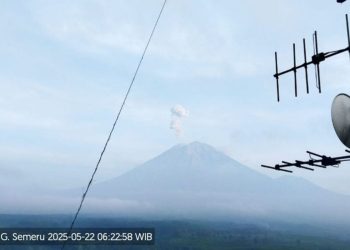 Gunung Semeru Erupsi Dua Kali Kamis Pagi, Kolom Abu Capai 700 Meter